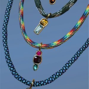 Colar paracord e pedraria